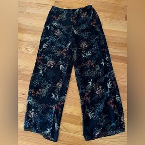 Vince Camuto Flowy Floral Women’s Pants Size 6 Like New